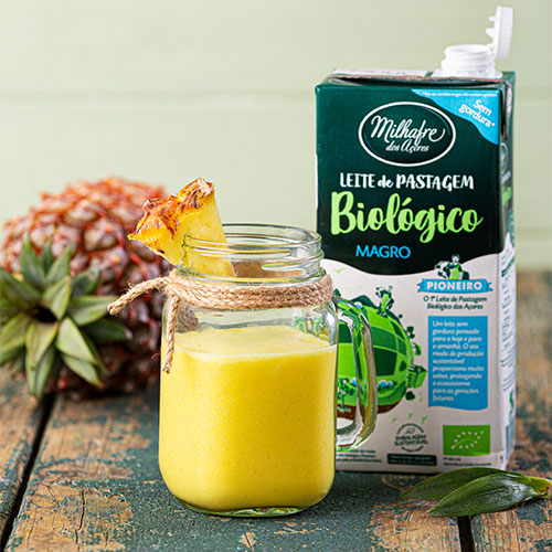 Batido de ananás com leite bio