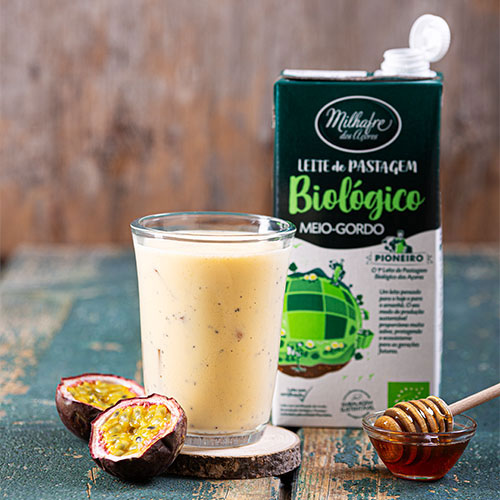 Batido de maracujá com leite bio e mel